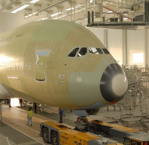 新加坡航空公司首架空客A380飞机开始喷漆(图)