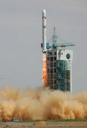 中国酒泉卫星发射中心成功发射遥感卫星二号(图)