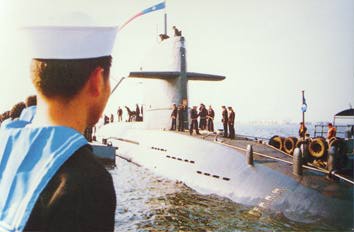 台湾海军求购8艘潜艇图谋偷袭大陆油轮(组图)