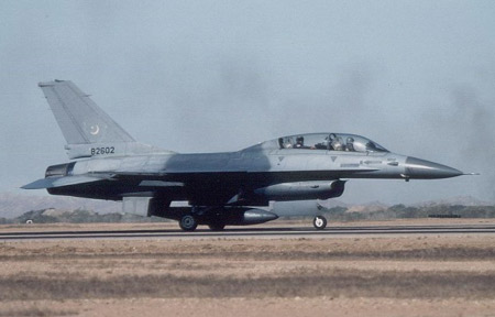 巴基斯坦空军将采购80架F-16战机(组图)