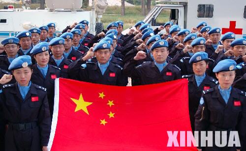 英国警察培训专家指导中国维和警防暴队(图)