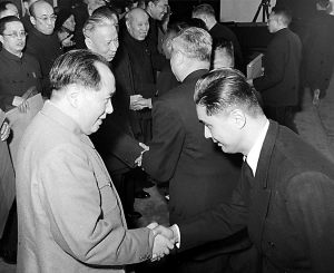 荣毅仁同志生平(组图)