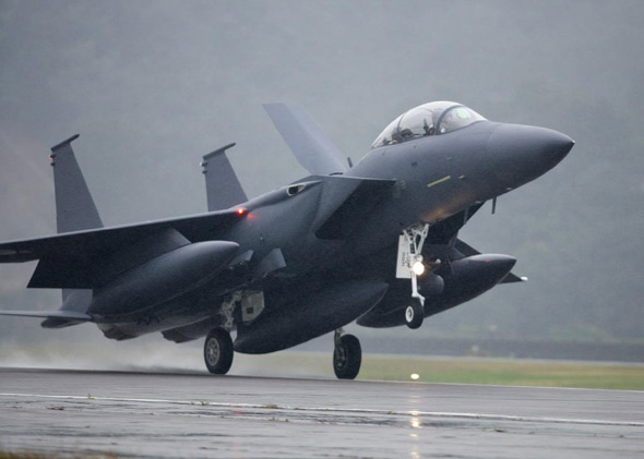 图文：美国出售韩国的F-15K多用途战斗轰炸机