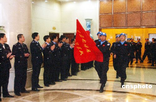 组图：我第三批赴海地维和警察防暴先遣队出征