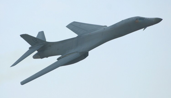图文：美空军B-1B枪骑兵战略轰炸机