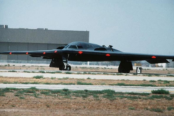 图文:美空军B-2A幽灵隐形轰炸机