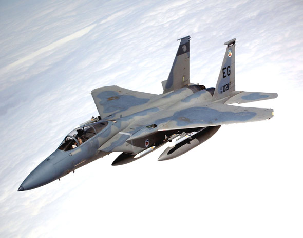 图文：美空军F-15C重型制空战斗机