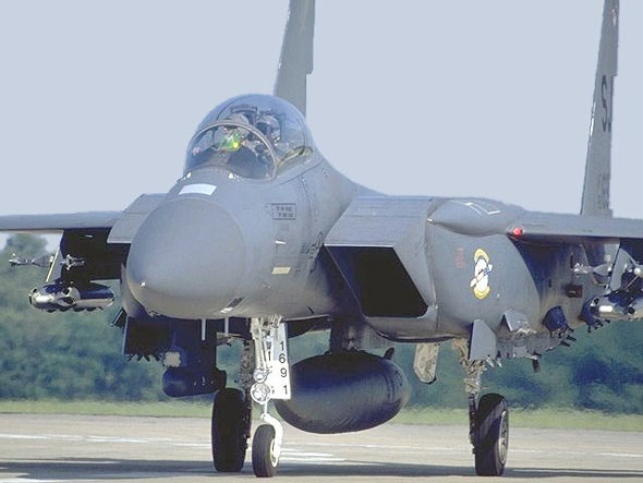 图文：韩国最新F-15K战斗轰炸机