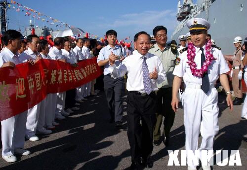 图文：中国驻泰国大使欢迎海军舰艇编队