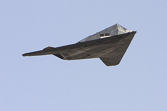 图文：美空军装备的F-117A隐形战斗轰炸机