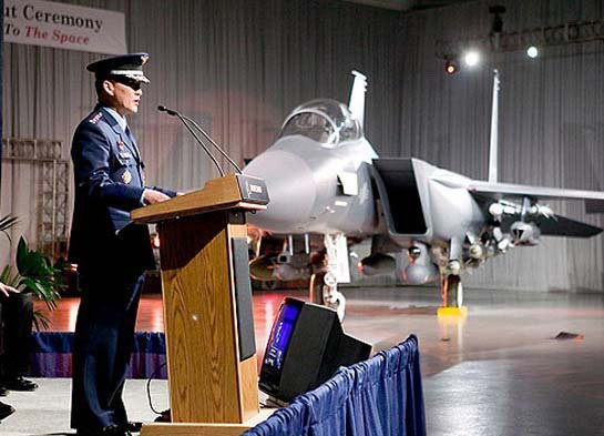 图文：波音向韩国空军展示首架F-15K战机