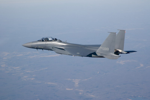图文：首个完成装配F-15K001号样机