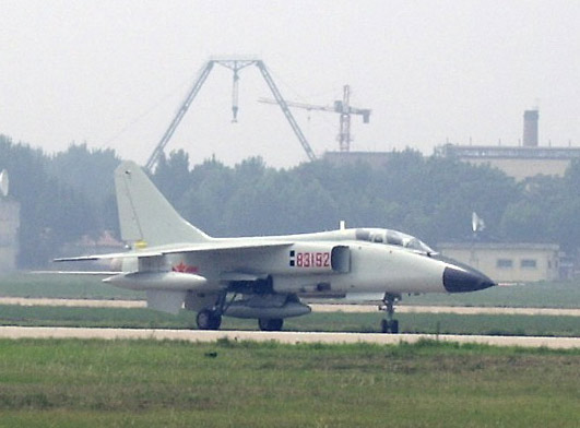图文：海航部队列装JH-7型战斗轰炸机
