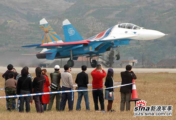 图文：苏27UBK起飞瞬间