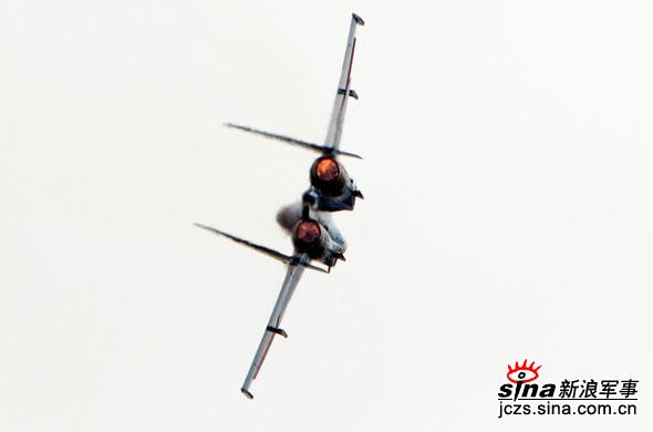 图文：俄罗斯勇士SU-27尾喷特写