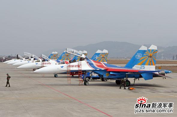 图文：俄罗斯勇士SU-27战机