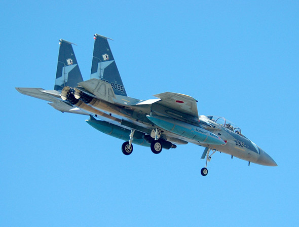 图文：日本航空自卫队装备的F-15DJ型战斗机