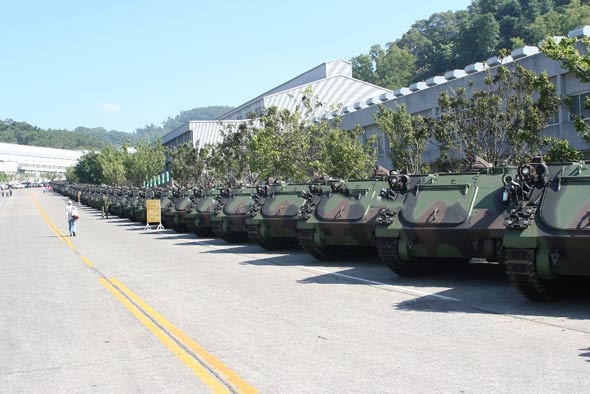 图文：台湾炮兵部队CM2A-120mm迫击炮车