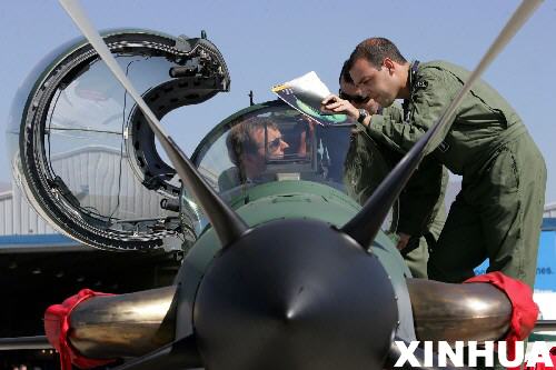 图文：巴西空军介绍“超级巨嘴鸟”战机