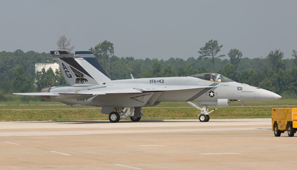 图文：美国海军列装的F/A-18E型单座舰载战斗机