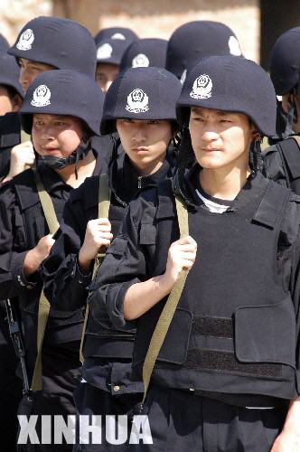 图文：特警队员整装待发
