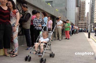 组图：解放军驻澳部队开放军营市民反应热烈