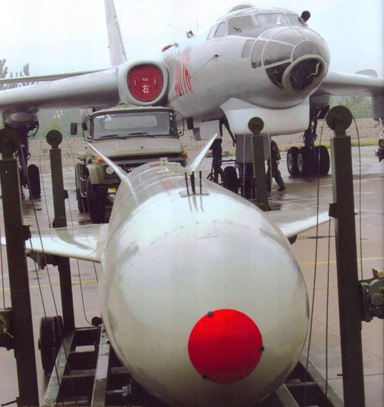 中国空军列装鹰击-63大型空地导弹(组图)