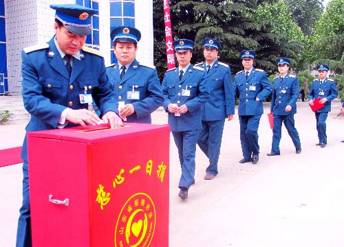 组图：济空官兵积极参加“慈心一日捐”活动
