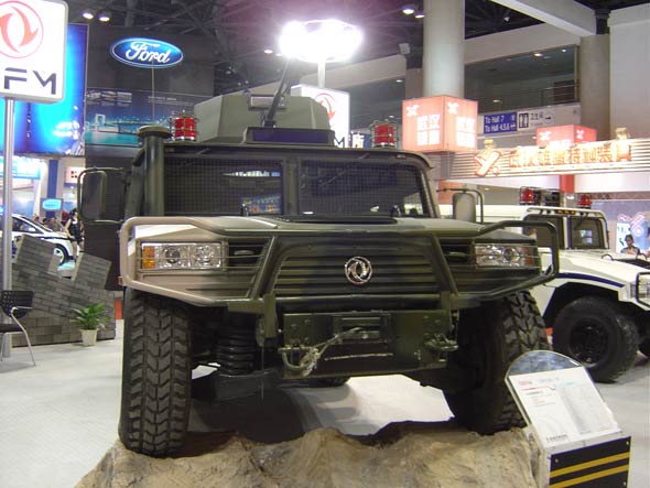 图文：中国军工生产的新型军用越野车
