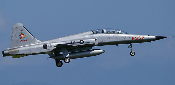 图文：中国台湾空军F-5F-Tiger-II飞行