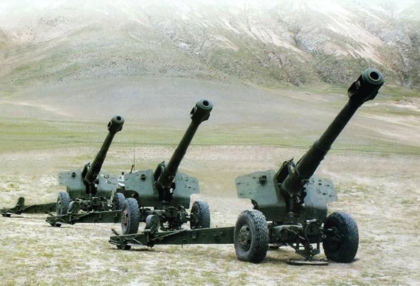 图文:我军66式152毫米加榴炮