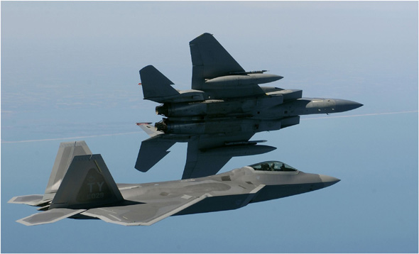 图文：F-15战机不能隐身难以适应未来战场要求
