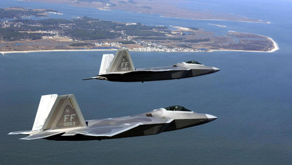 图文：美国空军F-22A猛禽战机编队飞行