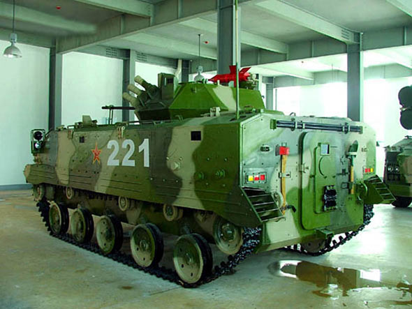 图文:zbd-2000型伞兵战车左后侧
