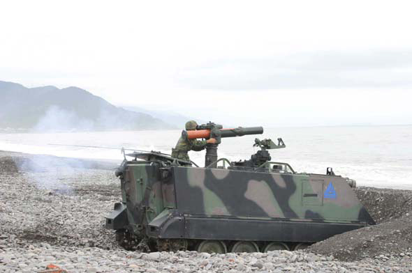 图文：台军拖式反坦克导弹车
