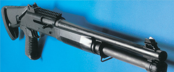 美军近战利器：XM1014超级90霰弹枪(组图)