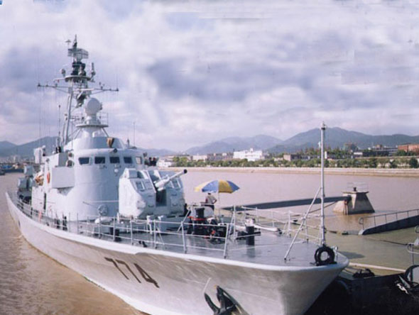 海军唯一一艘加装俄式舰炮的037II导弹艇