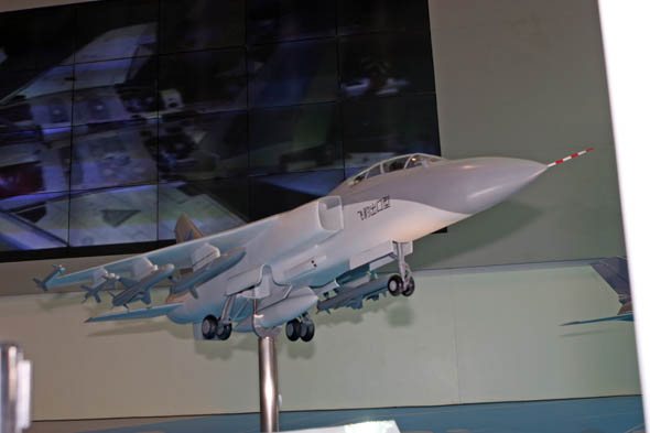 图文:珠海航展亮出飞豹战机模型