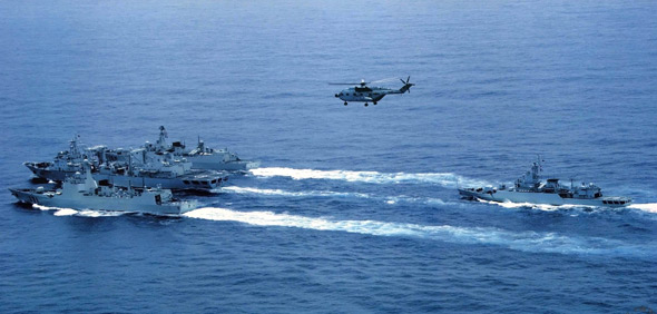 图文：中国海军最新型战舰编队