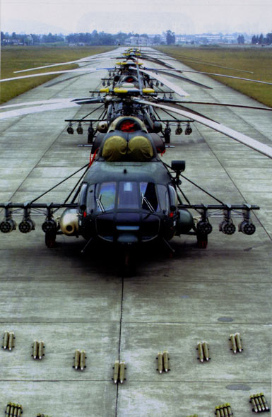 图文:陆航部队装备由我国自行改装的米17攻击型直升机