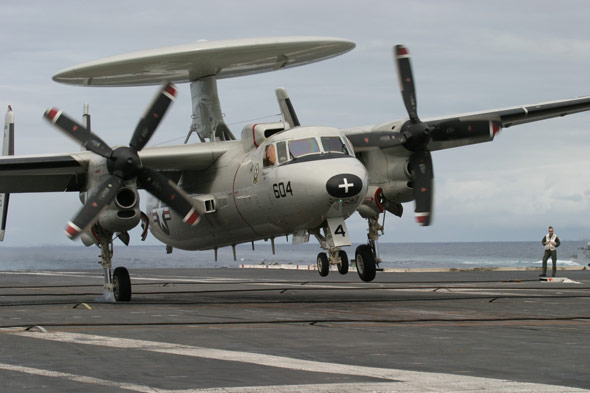 图文:美国海军舰载型e-2c鹰眼预警机