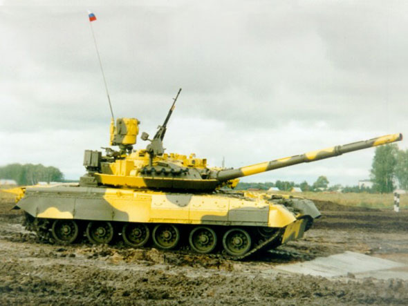 图文：T-80UM1坦克从外形上仍是传统的俄系风格