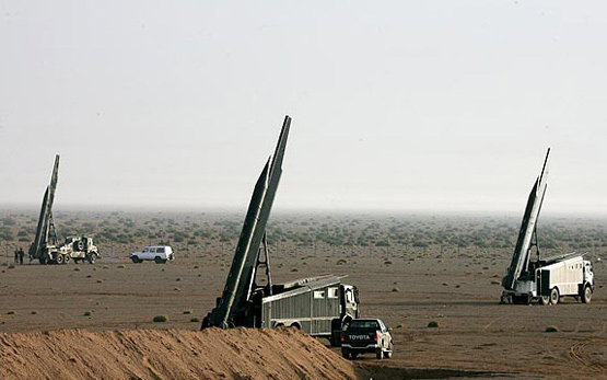 图文：伊朗弹道导弹阵地导弹待命发射