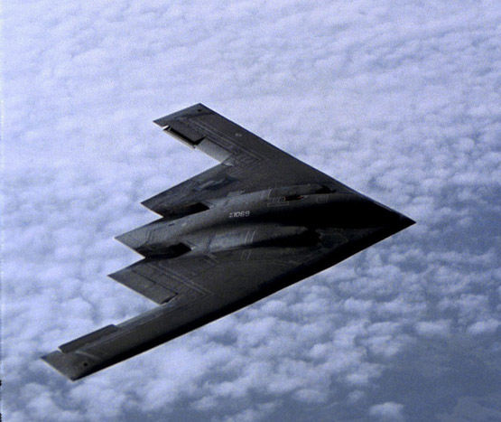 图文:美国空军B-2A战略隐形轰炸机空中飞行