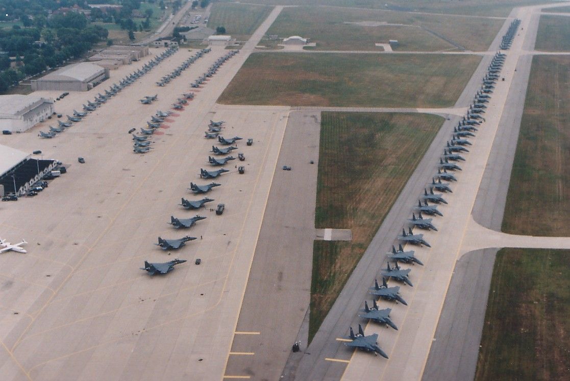 图文美空军驻日本冲绳基地壮观场景