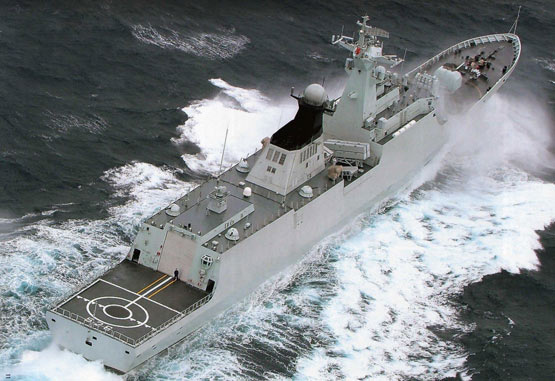 图文:中国海军526号新型护卫舰东海巡航
