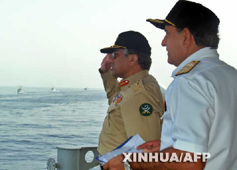 组图：穆沙拉夫观看和平-07海上多国军演
