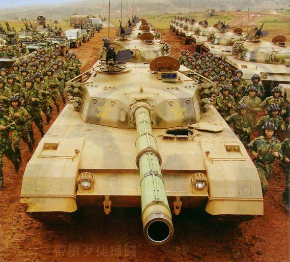 图文:解放军陆军96式坦克部队待命出击