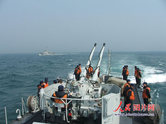 中国猎潜艇编队演练快速隐蔽歼敌战法(组图)