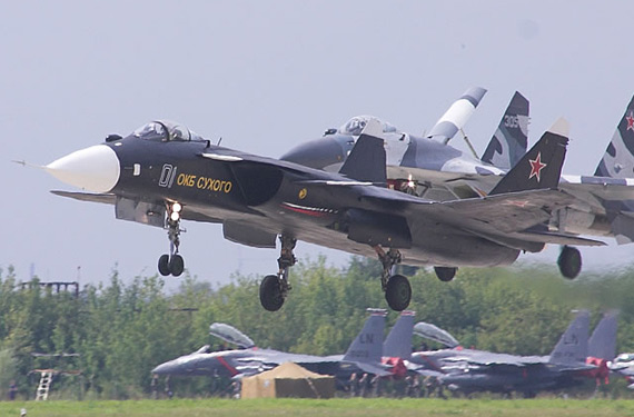 图文:俄S-54战机基本采用苏-47技术工艺
